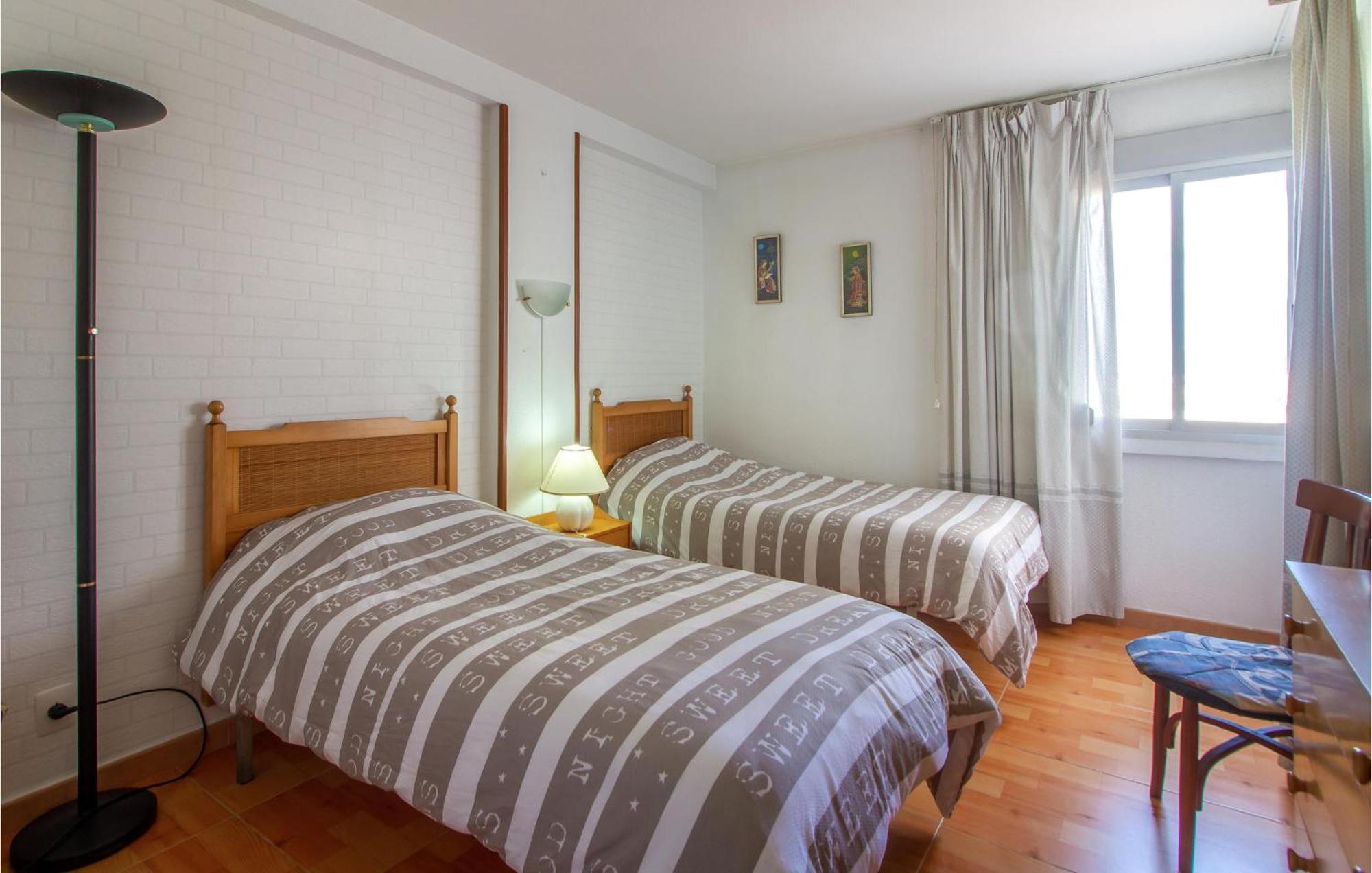 Stunning Apartment In Gandia With Kitchen Екстер'єр фото