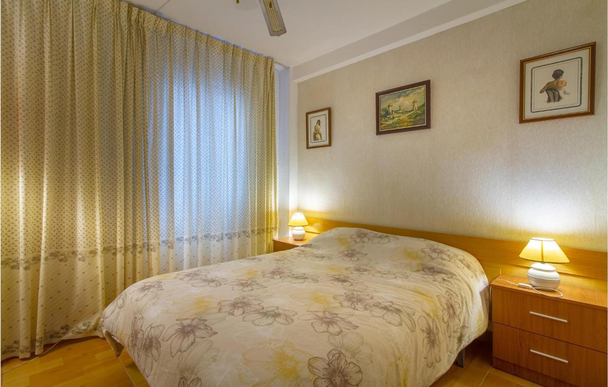 Stunning Apartment In Gandia With Kitchen Екстер'єр фото